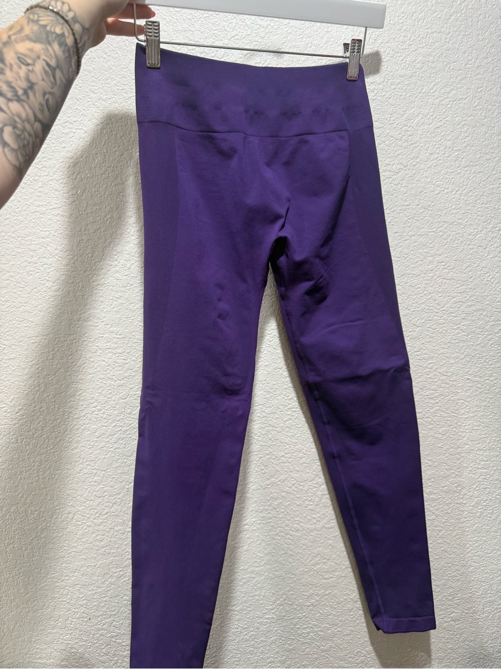 AUROLA Seamless Scrunch Butt Leggings Purple Size M